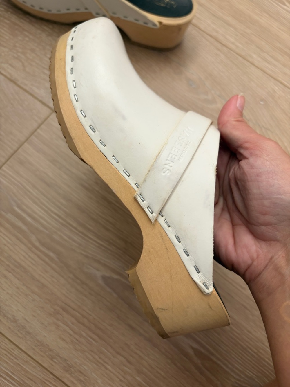 Swedish Hasbeens White Leather Clogs with Tan Wood Insole - Picture 2 of 7